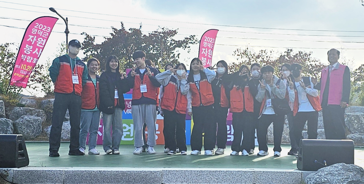 무대위 단체사진