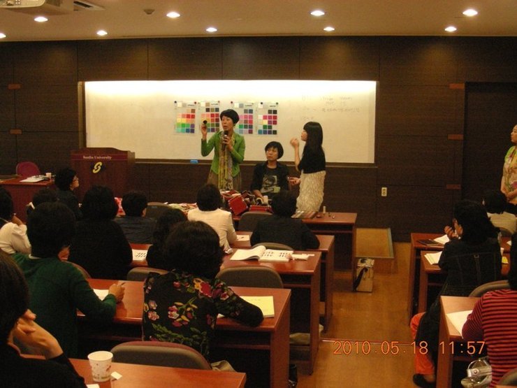 제14기 여성지도자 양성과정 강근영교수님 강의사진