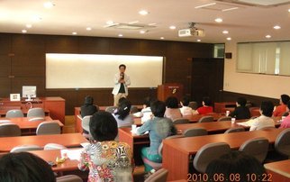 제14기 여성지도자 양성과정 방우정 강사님 강의사진