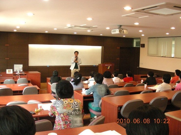 제14기 여성지도자 양성과정 방우정 강사님 강의사진