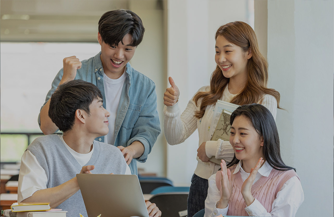 강의를 듣는 학생들의 모습